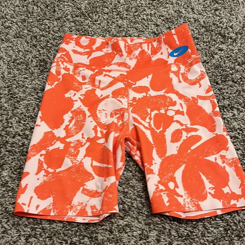 Nike Small Set - Picture 3 of 3